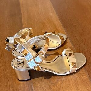 Valentino Garavani Roman Metallic Gold Sandals size 40